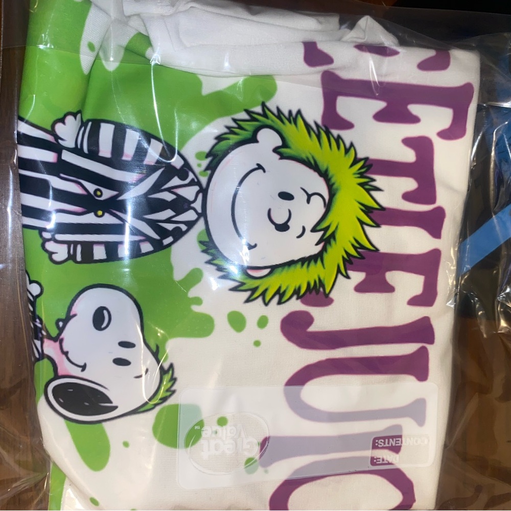 NEW!! BEETLEJUICE/ SNOOPY FITTED TEE - Picture 6 of 6